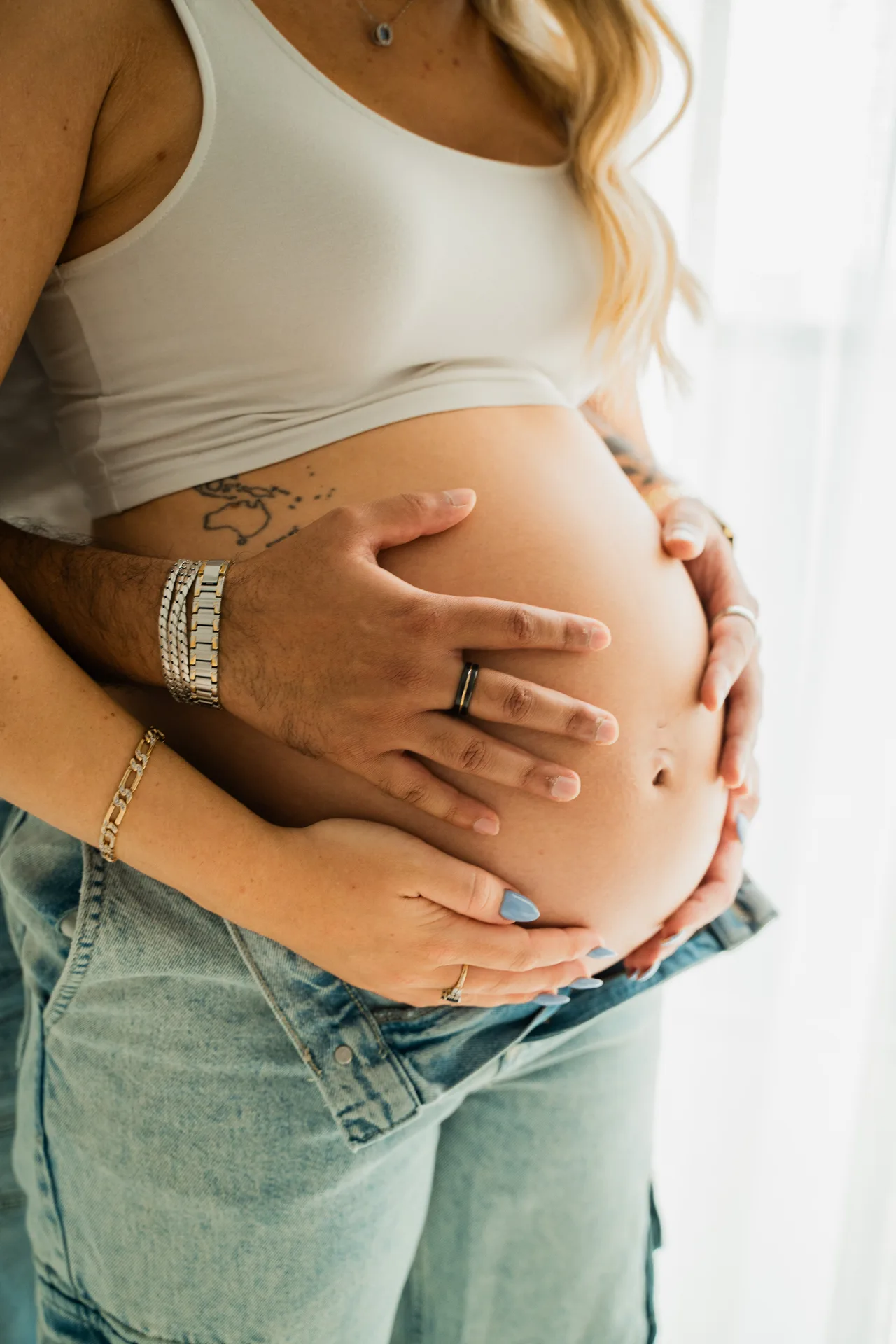 Maternity photography by Pixelicious